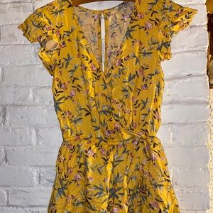V-neck yellow ruffly romper